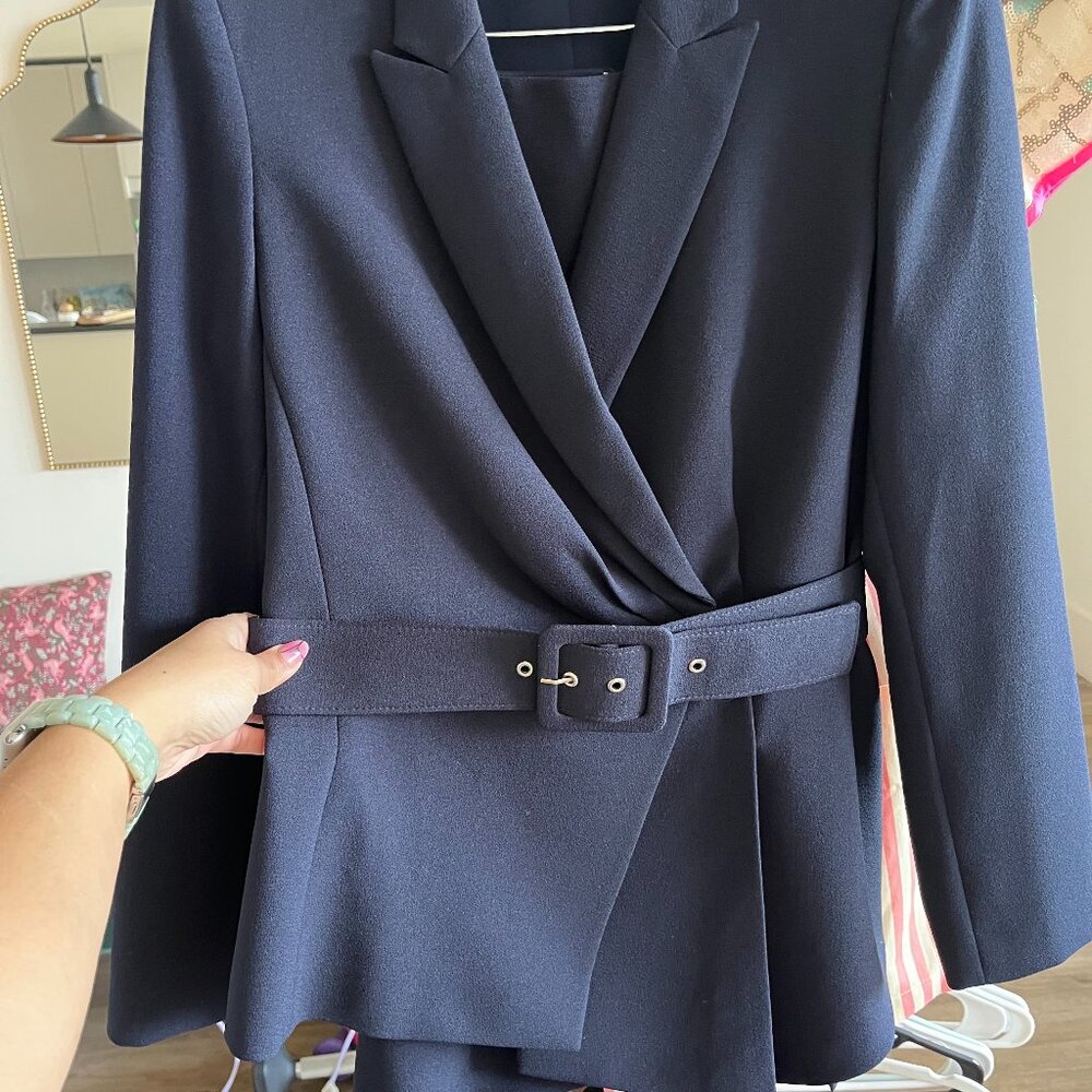Tahari Skirt Suit Size 10 Petite Navy Blue